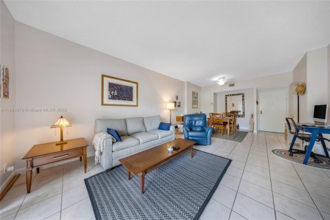 Condo in Hollywood, Florida, 1 bedroom  № 1814013 - photo 2