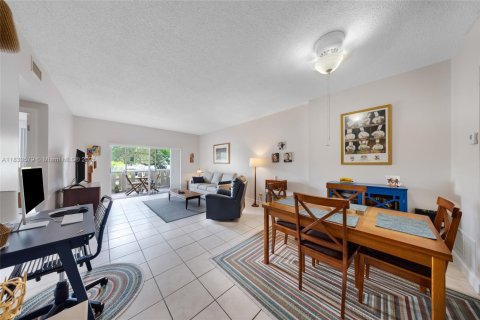 Condo in Hollywood, Florida, 1 bedroom  № 1814013 - photo 7