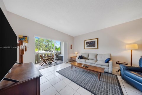 Condo in Hollywood, Florida, 1 bedroom  № 1814013 - photo 3