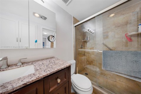 Condo in Hollywood, Florida, 1 bedroom  № 1814013 - photo 17