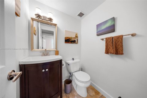 Condo in Hollywood, Florida, 1 bedroom  № 1814013 - photo 12