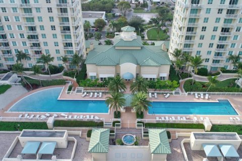 Condominio en alquiler en Boynton Beach, Florida, 2 dormitorios, 110.09 m2 № 1179500 - foto 1