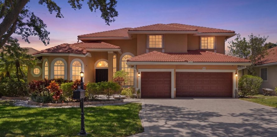 Villa ou maison à Coral Springs, Floride 5 chambres, 259.01 m2 № 2087465