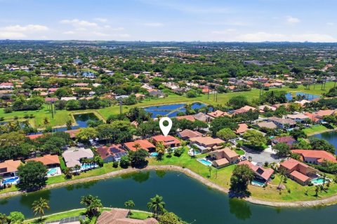 Villa ou maison à vendre à Coral Springs, Floride: 5 chambres, 259.01 m2 № 2087465 - photo 4