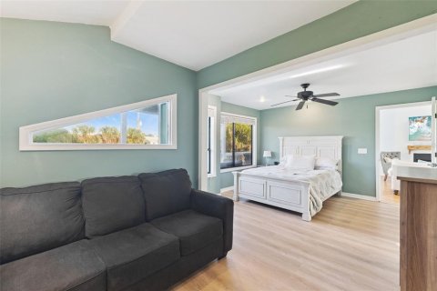 Villa ou maison à vendre à New Smyrna Beach, Floride: 4 chambres, 253.07 m2 № 2121432 - photo 24