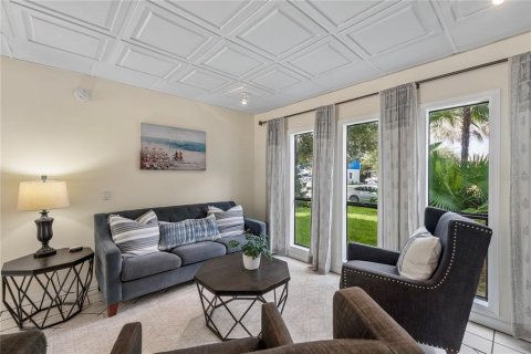 Villa ou maison à vendre à New Smyrna Beach, Floride: 4 chambres, 253.07 m2 № 2121432 - photo 8