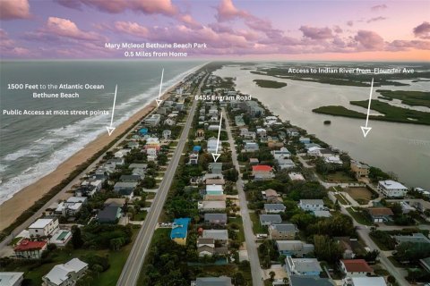 Villa ou maison à vendre à New Smyrna Beach, Floride: 4 chambres, 253.07 m2 № 2121432 - photo 3