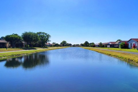 Townhouse in Boynton Beach, Florida 2 bedrooms, 112.23 sq.m. № 1121007 - photo 1