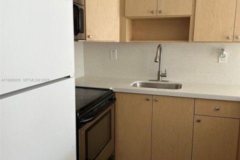 Снять в аренду кондоминиум в Санни-Айлс-Бич, Флорида 1 спальня, 50.72м2, № 2034588 - фото 6