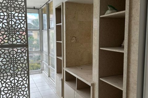 Снять в аренду кондоминиум в Санни-Айлс-Бич, Флорида 1 спальня, 50.72м2, № 2034588 - фото 3