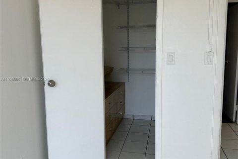 Снять в аренду кондоминиум в Санни-Айлс-Бич, Флорида 1 спальня, 50.72м2, № 2034588 - фото 10