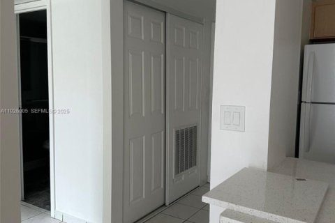 Снять в аренду кондоминиум в Санни-Айлс-Бич, Флорида 1 спальня, 50.72м2, № 2034588 - фото 4