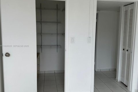 Снять в аренду кондоминиум в Санни-Айлс-Бич, Флорида 1 спальня, 50.72м2, № 2034588 - фото 9