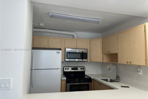 Снять в аренду кондоминиум в Санни-Айлс-Бич, Флорида 1 спальня, 50.72м2, № 2034588 - фото 7