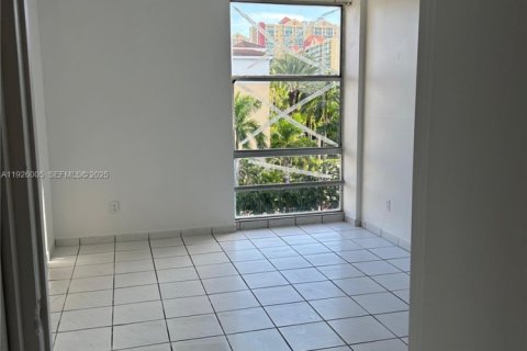 Снять в аренду кондоминиум в Санни-Айлс-Бич, Флорида 1 спальня, 50.72м2, № 2034588 - фото 8