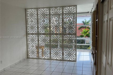 Кондоминиум с 1 спальней в Санни-Айлс-Бич, Флорида № 2034588