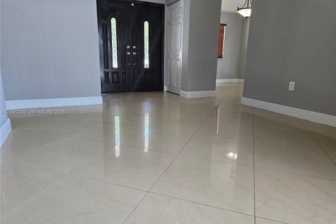 House in Miami, Florida 4 bedrooms, 154.5 sq.m. № 2274157 - photo 4