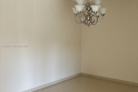 House in Miami, Florida 4 bedrooms, 154.5 sq.m. № 2274157 - photo 10