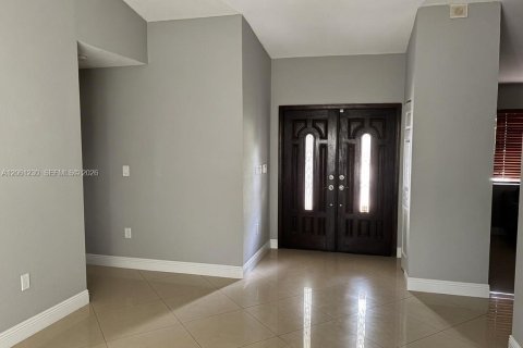 House in Miami, Florida 4 bedrooms, 154.5 sq.m. № 2274157 - photo 3