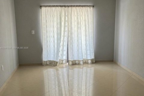 House in Miami, Florida 4 bedrooms, 154.5 sq.m. № 2274157 - photo 6