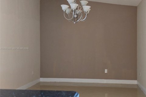 House in Miami, Florida 4 bedrooms, 154.5 sq.m. № 2274157 - photo 12