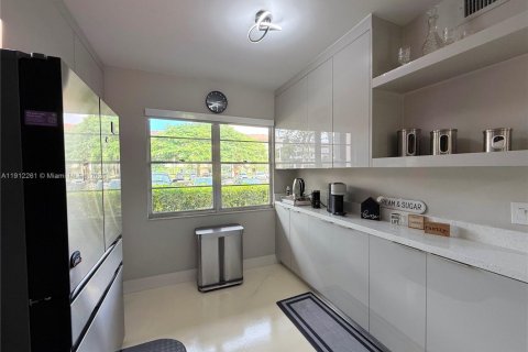 Copropriété à vendre à Pembroke Pines, Floride: 2 chambres, 110.74 m2 № 1966817 - photo 3