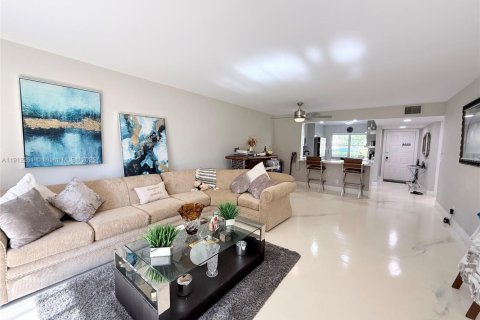 Copropriété à vendre à Pembroke Pines, Floride: 2 chambres, 110.74 m2 № 1966817 - photo 12