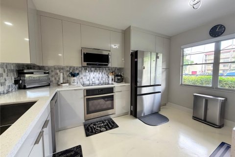 Copropriété à vendre à Pembroke Pines, Floride: 2 chambres, 110.74 m2 № 1966817 - photo 8