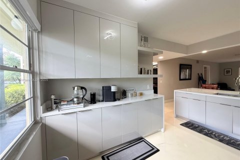 Copropriété à vendre à Pembroke Pines, Floride: 2 chambres, 110.74 m2 № 1966817 - photo 11