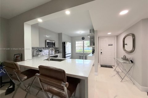 Copropriété à vendre à Pembroke Pines, Floride: 2 chambres, 110.74 m2 № 1966817 - photo 7