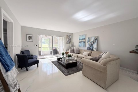 Copropriété à vendre à Pembroke Pines, Floride: 2 chambres, 110.74 m2 № 1966817 - photo 13