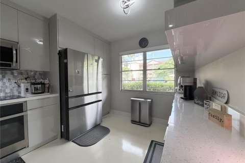 Copropriété à vendre à Pembroke Pines, Floride: 2 chambres, 110.74 m2 № 1966817 - photo 4