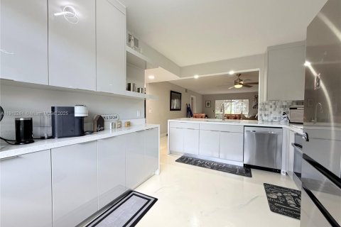 Copropriété à vendre à Pembroke Pines, Floride: 2 chambres, 110.74 m2 № 1966817 - photo 10