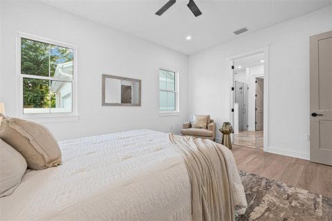 Casa en venta en Saint Petersburg, Florida, 4 dormitorios, 243.03 m2 № 1719718 - foto 26