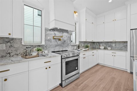 Casa en venta en Saint Petersburg, Florida, 4 dormitorios, 243.03 m2 № 1719718 - foto 17