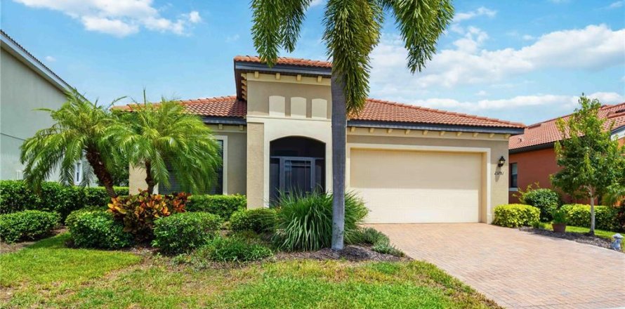 House in Venice, Florida 3 bedrooms, 203.83 sq.m. № 2324033