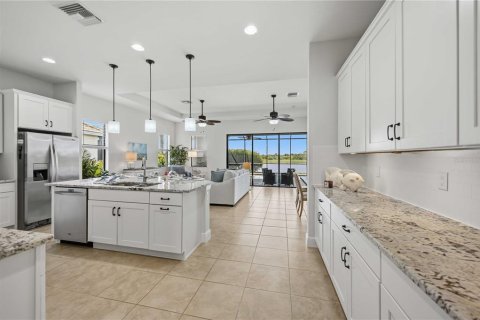 House in Venice, Florida 3 bedrooms, 203.83 sq.m. № 2324033 - photo 4