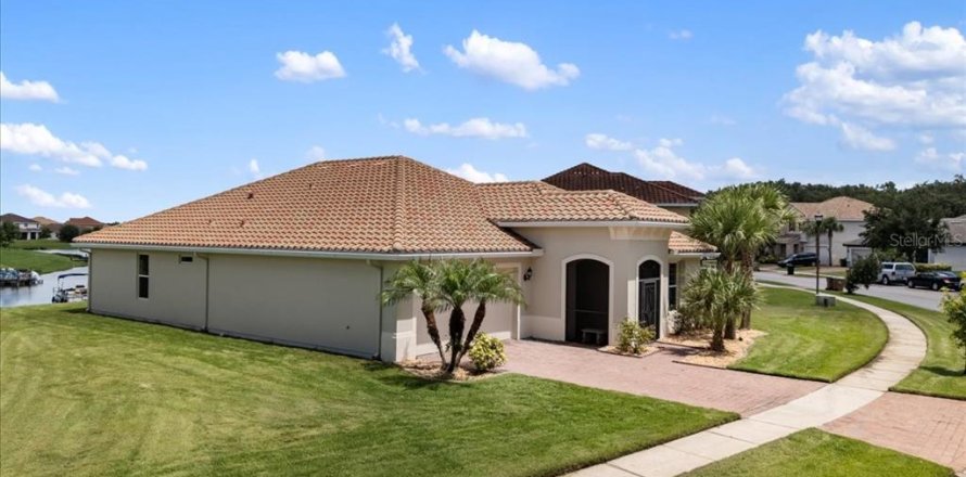 House in BELLALAGO in Kissimmee, Florida 3 bedrooms, 198.63 sq.m. № 1883875