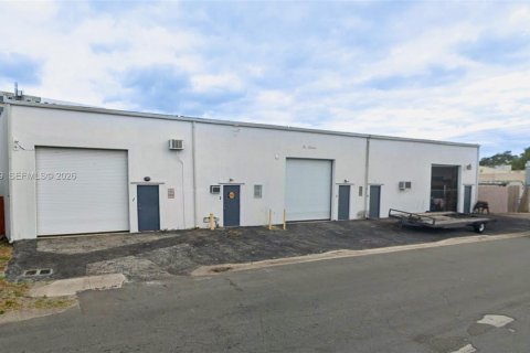 Commercial property in Dania Beach, Florida № 2057719