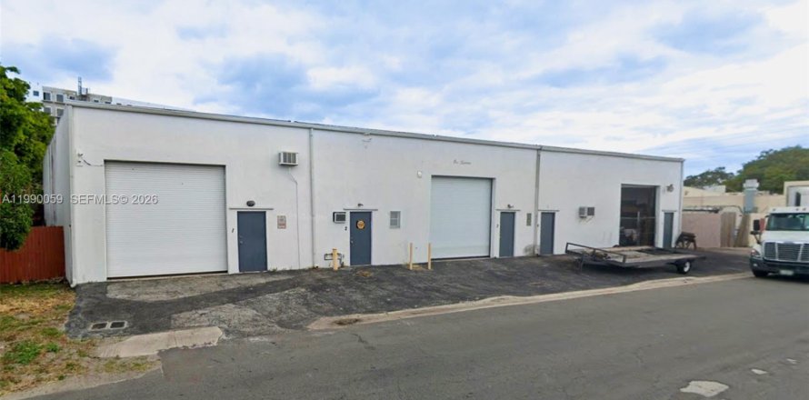 Commercial property in Dania Beach, Florida № 2057719