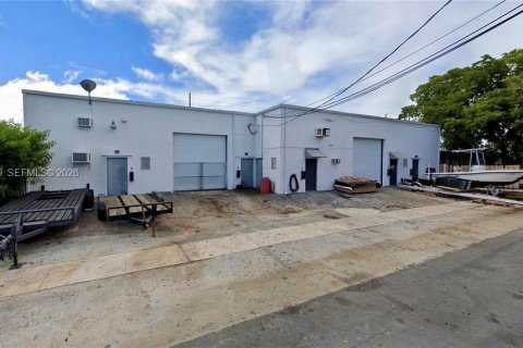 Commercial property in Dania Beach, Florida № 2057719 - photo 2