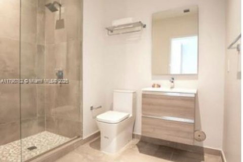 Condo in Miami, Florida, 1 bedroom № 1862164 - photo 11