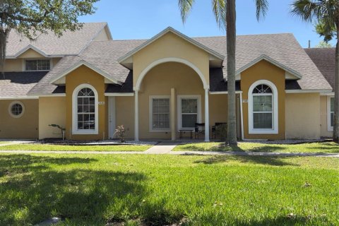 House in Kissimmee, Florida 2 bedrooms, 79.34 sq.m. № 2205668