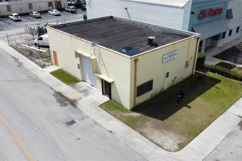 Commercial property in Homestead, Florida № 2026521