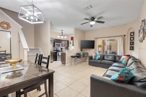 Adosado en venta en Davenport, Florida, 4 dormitorios, 138.61 m2 № 2103265 - foto 15