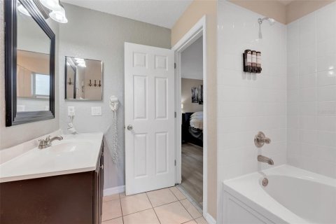 Adosado en venta en Davenport, Florida, 4 dormitorios, 138.61 m2 № 2103265 - foto 25