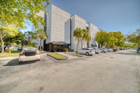 Commercial property in Cutler Bay, Florida № 1868315 - photo 17