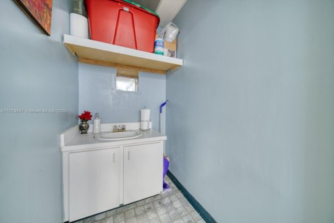 Commercial property in Cutler Bay, Florida № 1868315 - photo 14
