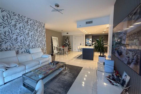 Condo in Doral, Florida, 2 bedrooms  № 2045409 - photo 13