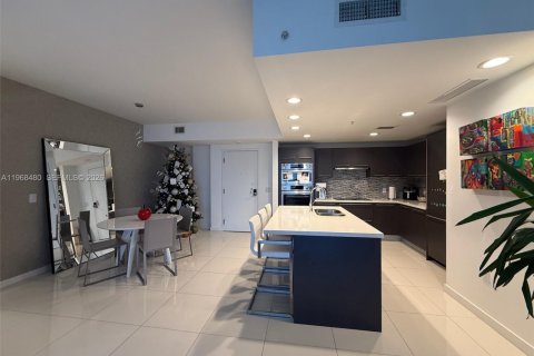 Condo in Doral, Florida, 2 bedrooms  № 2045409 - photo 2